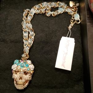 Betsey johnson skull 💀necklace